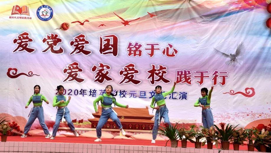 【贵金属】美国经济亮眼，贵金属涨跌互现
